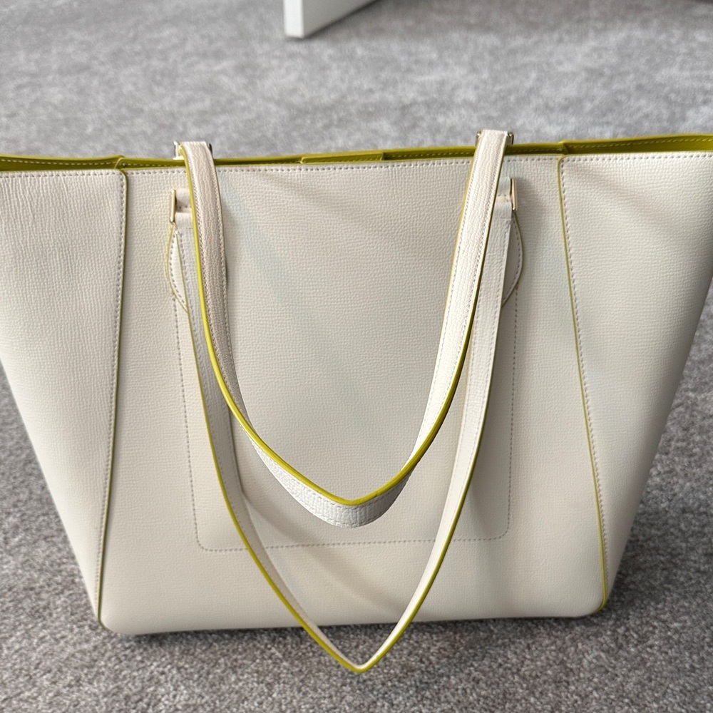 Kate Spade Tote - Picture 6 of 14